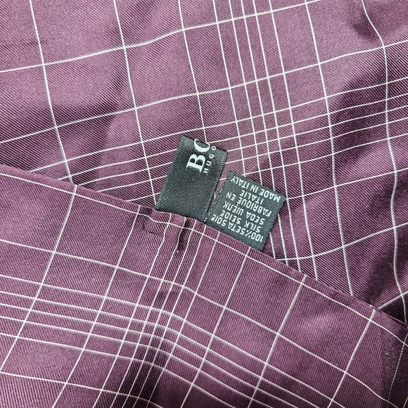 Hugo Boss Purple Scarf with Subtle Pattern - Picture 2 of 3